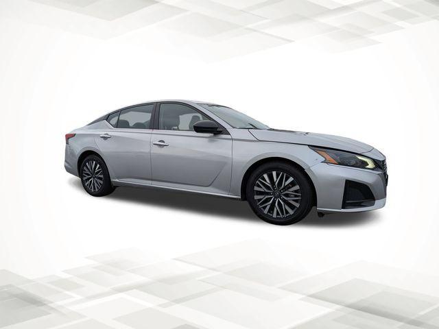 Photo of 2024 Brilliant Silver Metallic Nissan Altima
