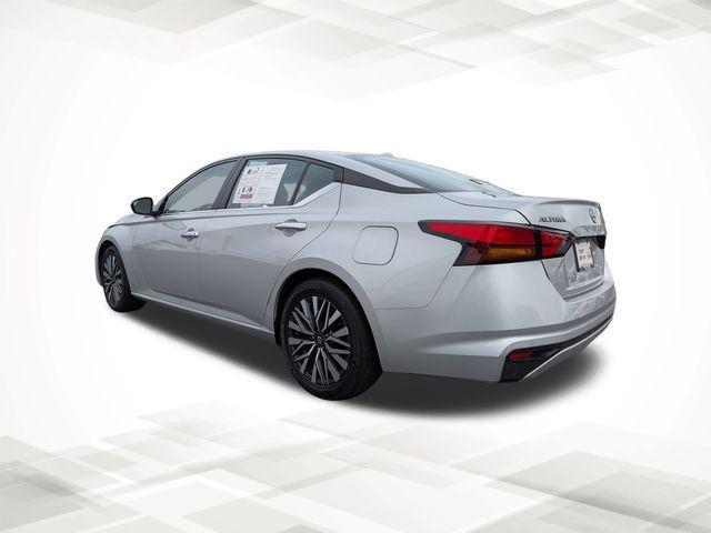 Photo of 2024 Brilliant Silver Metallic Nissan Altima