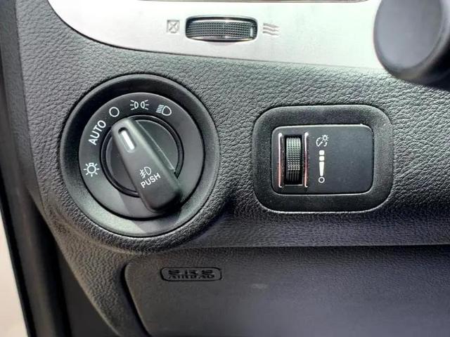 Photo of 2019 White Dodge Journey