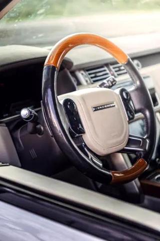 Photo of 2020 White Land Rover Range Rover
