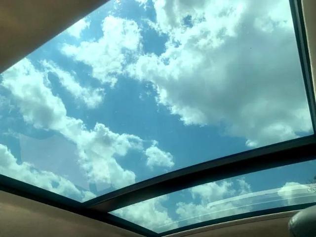 Photo of 2020 White Land Rover Range Rover