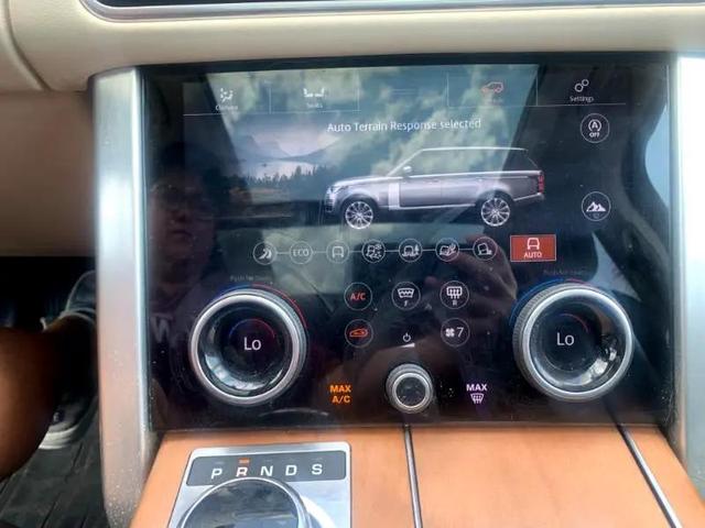 Photo of 2020 White Land Rover Range Rover