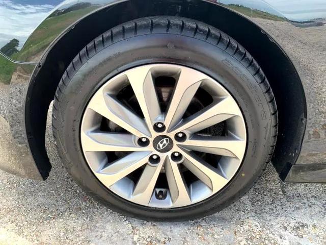 Photo of 2017 Black Hyundai SONATA