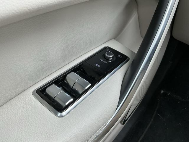 Photo of 2022 Charente Grey Jaguar F-PACE