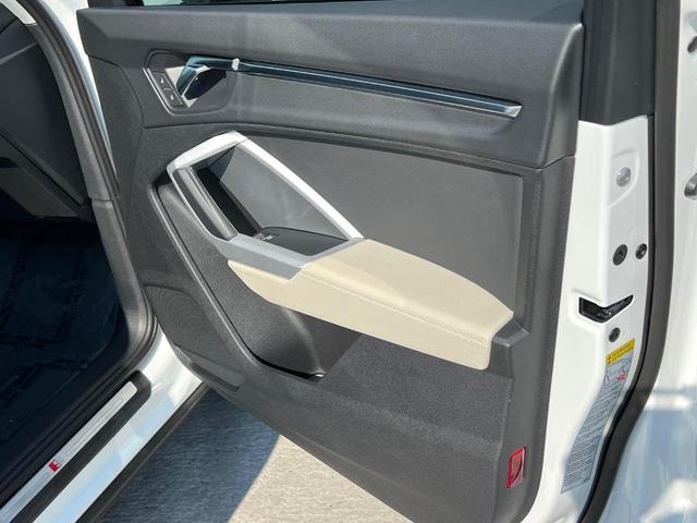 Photo of 2022 Ibis White Audi Q3
