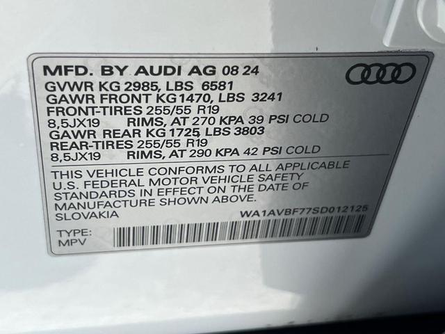 Photo of 2025 Glacier White Metallic Audi Q7