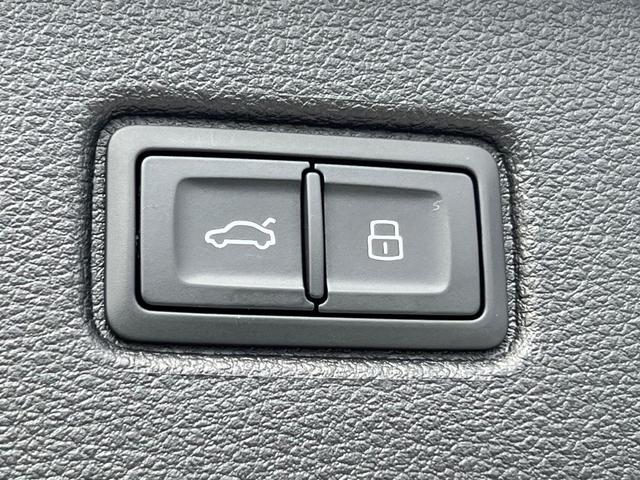Photo of 2025 Glacier White Metallic Audi Q7