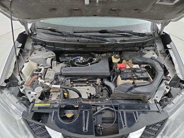 Photo of 2014 Silver Nissan Rogue