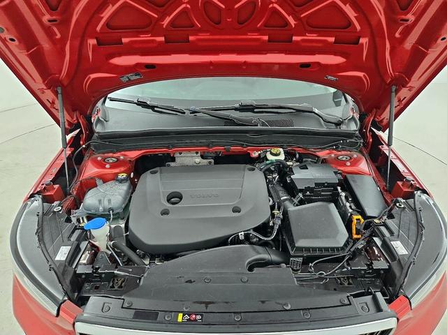 Photo of 2023 Red Volvo XC40