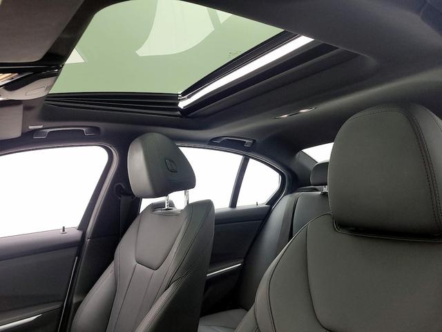 Photo of 2019 White BMW 330