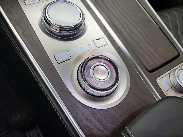 Photo of 2024 Silver Genesis GV80