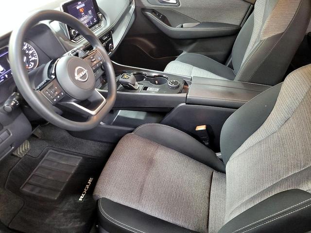 Photo of 2022 Red Nissan Rogue