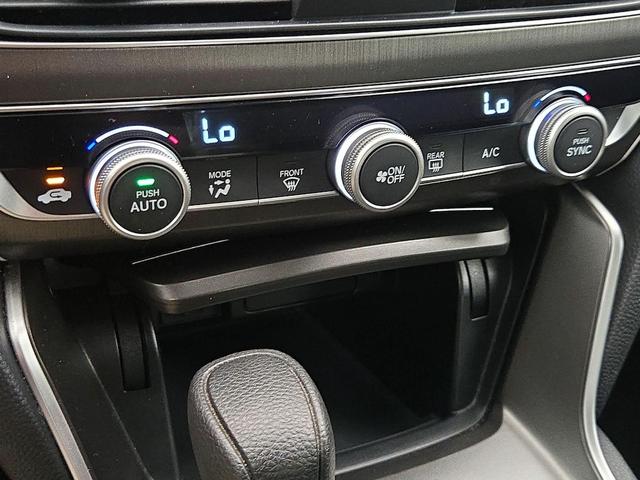 Photo of 2022 White Honda Accord