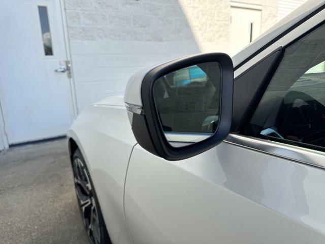 Photo of 2025 Mineral White Metallic BMW 330