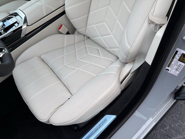 Photo of 2025 Brooklyn Grey Metallic BMW 740