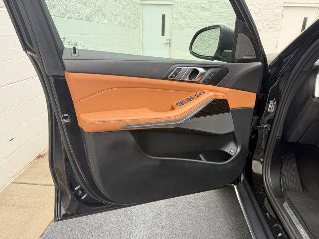 Photo of 2025 Black BMW X5 PHEV