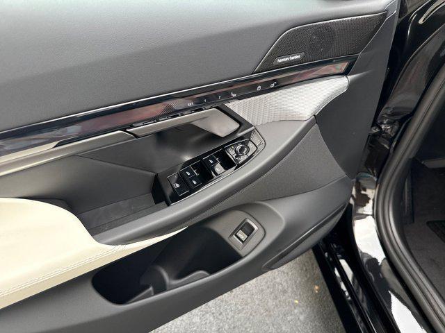 Photo of 2026 Black Sapphire Metallic BMW i5