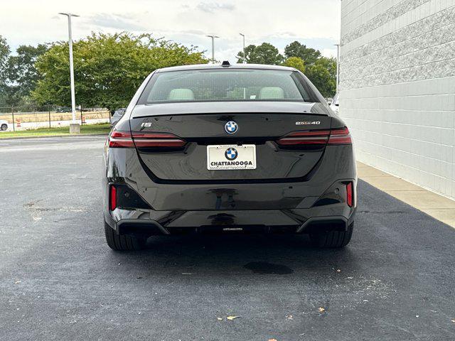 Photo of 2026 Black Sapphire Metallic BMW i5