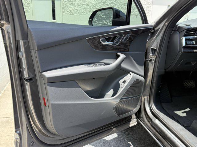 Photo of 2021 Samurai Gray Metallic Audi Q7