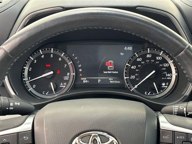 Photo of 2021 Midnight Black Metallic Toyota Highlander