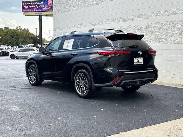Photo of 2021 Midnight Black Metallic Toyota Highlander