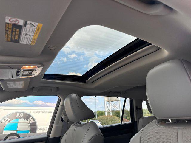 Photo of 2021 Midnight Black Metallic Toyota Highlander