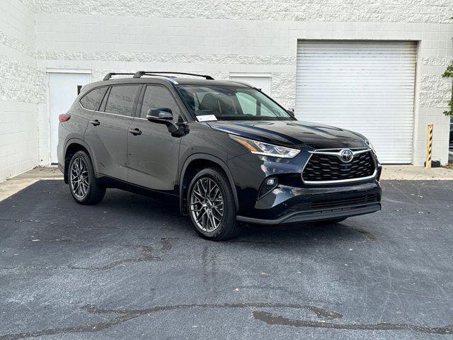 Photo of 2021 Midnight Black Metallic Toyota Highlander