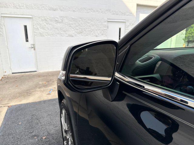 Photo of 2021 Midnight Black Metallic Toyota Highlander