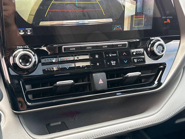 Photo of 2021 Midnight Black Metallic Toyota Highlander