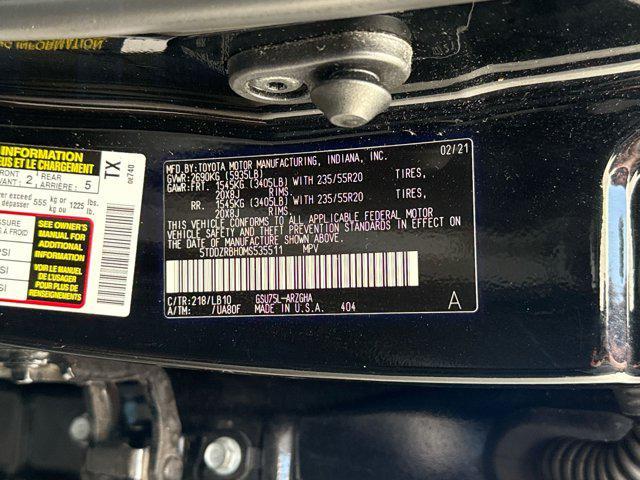 Photo of 2021 Midnight Black Metallic Toyota Highlander