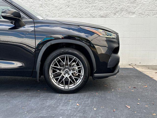 Photo of 2021 Midnight Black Metallic Toyota Highlander