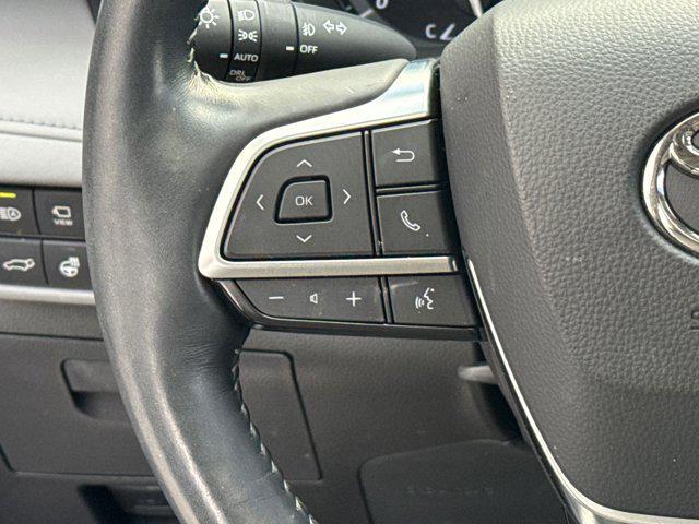 Photo of 2021 Midnight Black Metallic Toyota Highlander