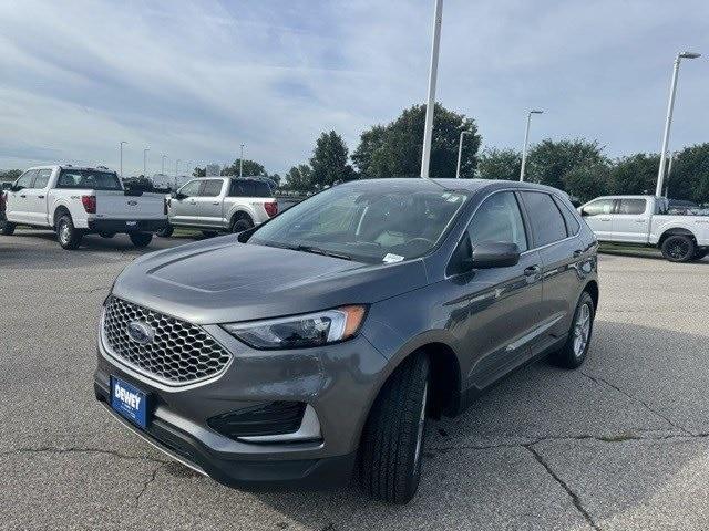 Photo of 2024 CARBONIZED GRAY Ford Edge