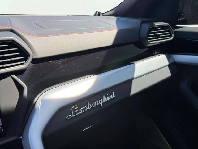 Photo of 2019 Black Lamborghini Urus