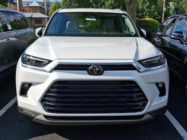 Photo of 2025 Wind Chill Pearl Toyota Grand Highlander