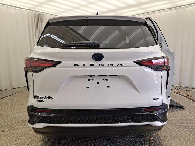 Photo of 2025 Ice Cap Toyota Sienna