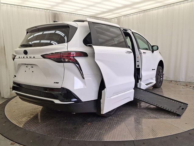 Photo of 2025 Ice Cap Toyota Sienna