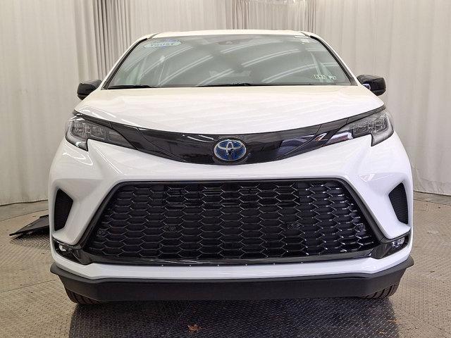 Photo of 2025 Ice Cap Toyota Sienna