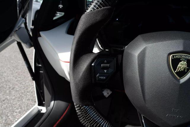 Photo of 2021 White Lamborghini Aventador SVJ