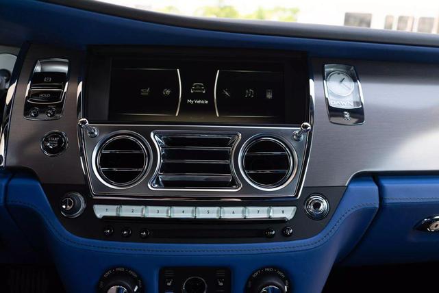 Photo of 2018 Silver Rolls-Royce Dawn
