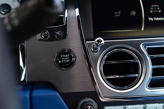 Photo of 2018 Silver Rolls-Royce Dawn