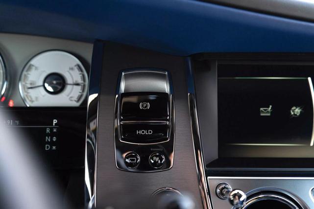 Photo of 2018 Silver Rolls-Royce Dawn