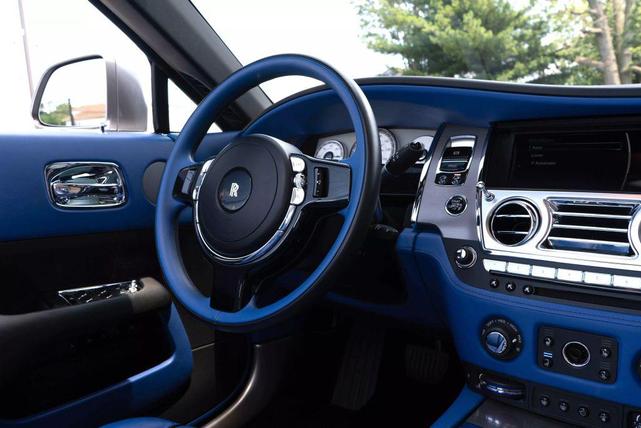 Photo of 2018 Silver Rolls-Royce Dawn