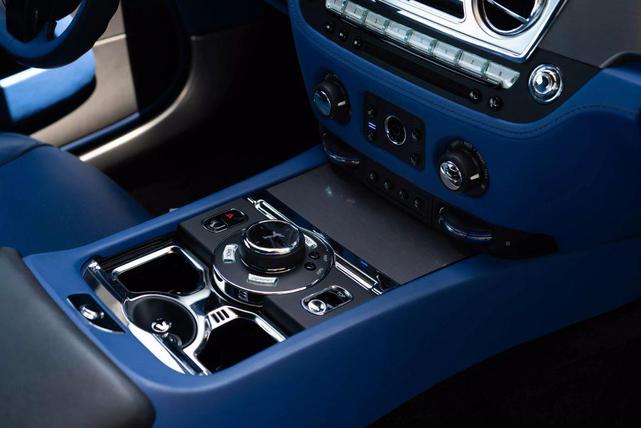 Photo of 2018 Silver Rolls-Royce Dawn