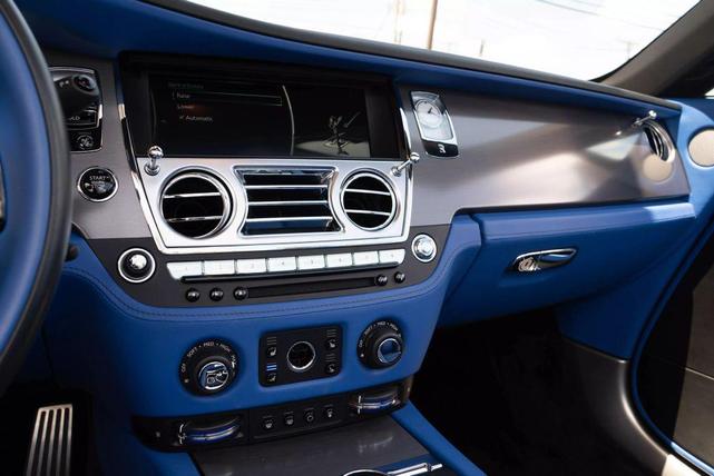 Photo of 2018 Silver Rolls-Royce Dawn