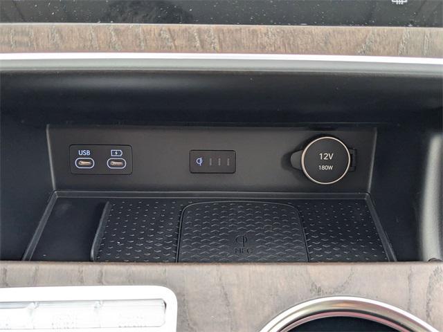 Photo of 2025 Vik Black Genesis GV80