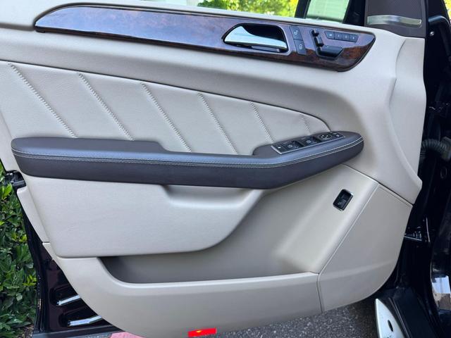 Photo of 2016 Jet Black Mercedes-Benz GL-Class