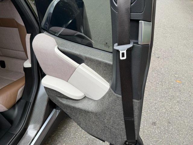 Photo of 2018 Imperial Blue Metallic w/Frozen Gray Accent BMW i3