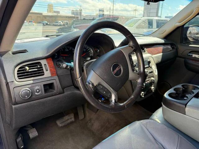 Photo of 2009 Deep Blue Metallic GMC Yukon