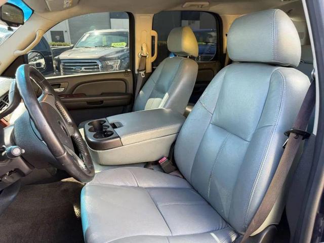Photo of 2009 Deep Blue Metallic GMC Yukon
